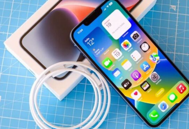 So sánh Samsung A56 và iPhone 14 - hình 2