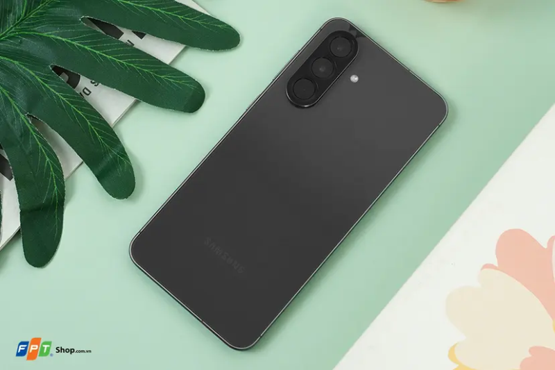 So sánh Samsung Galaxy A56 và Redmi Note 14 Pro Plus - hình 1