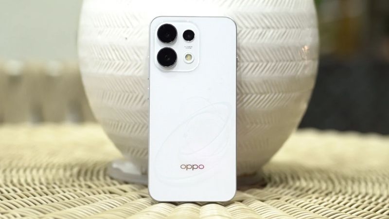 So sánh Samsung Galaxy S26 FE với OPPO Reno16 F về thiết kế