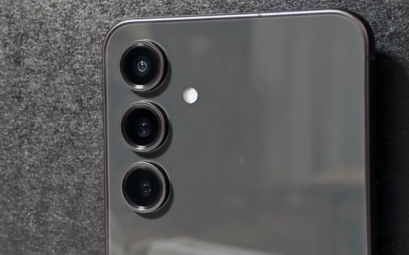 So sánh Samsung Galaxy S26 FE vs S24 FE về camera