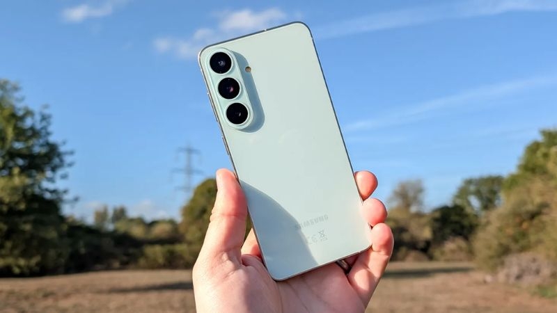 So sánh Samsung Galaxy S26 FE vs Xiaomi 15T Pro về thiết kế