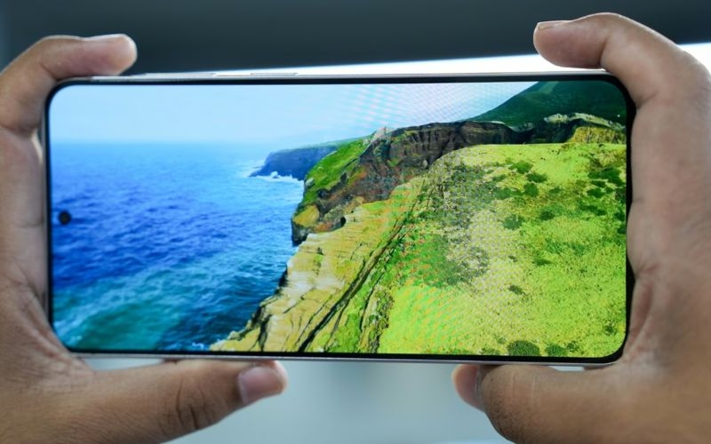 So sánh Samsung Galaxy S26 FE vs Xiaomi 15T Pro về màn hình