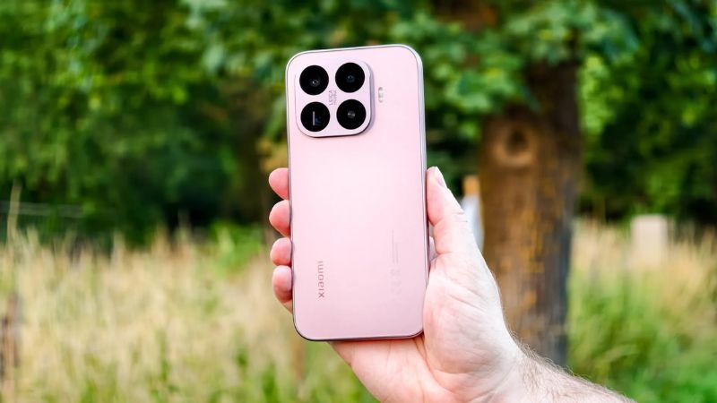 So sánh Samsung Galaxy S26 FE vs Xiaomi 17T về thiết kế