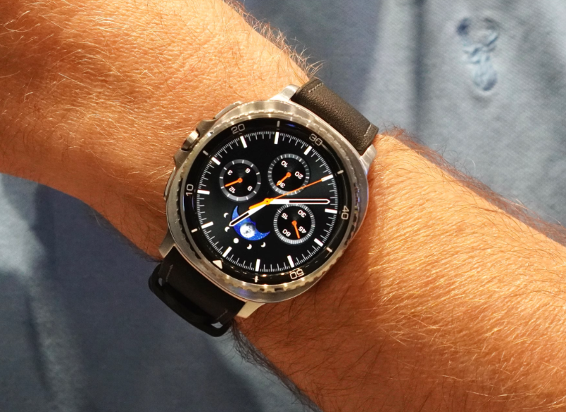 So sánh Samsung Galaxy Watch 8 Classic và Huawei Watch 5 - hình 5