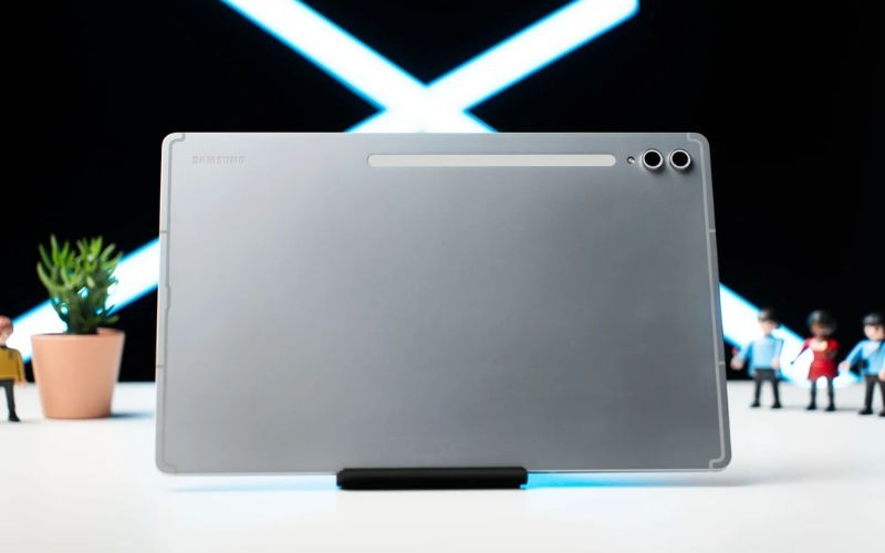 So sánh Samsung Tab S10 và S11 về thiết kế mặt lưng