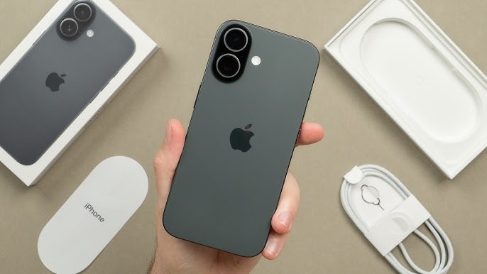 So sánh Samsung Z Flip 8 và iPhone 17 - hình 2