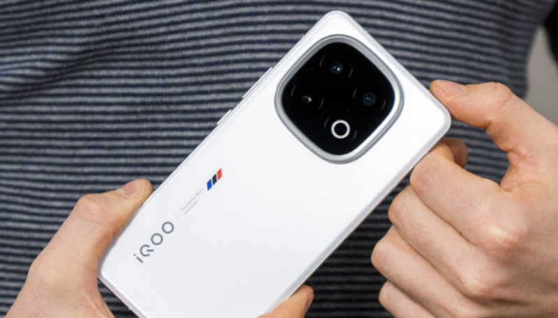 So sánh Vivo iQOO 13 và OPPO Find X8 - hình 2