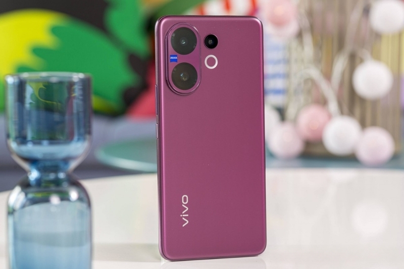 so sánh vivo V60 vs Samsung Galaxy A56 hình 1