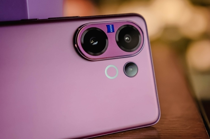 so sánh vivo V60 vs Samsung Galaxy A56 hình 7