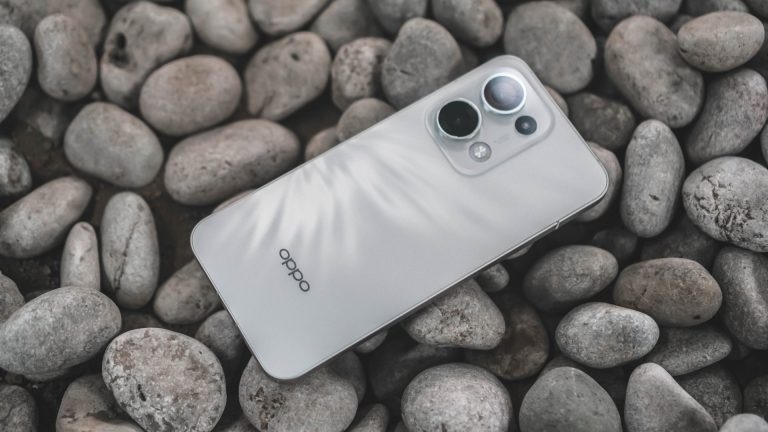 So sánh Xiaomi 14T và OPPO Reno13 8