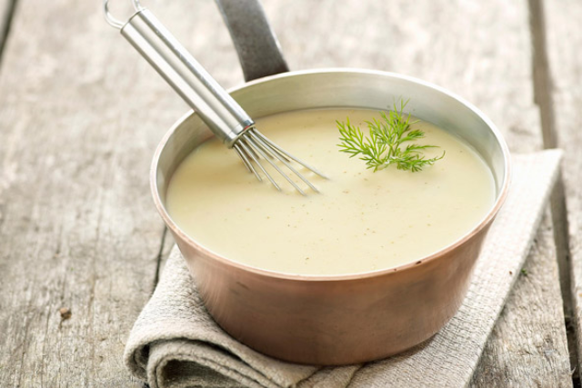 Sốt velouté là gì? Cách làm món sốt kem Pháp thơm béo, nâng tầm hương vị chuẩn Âu