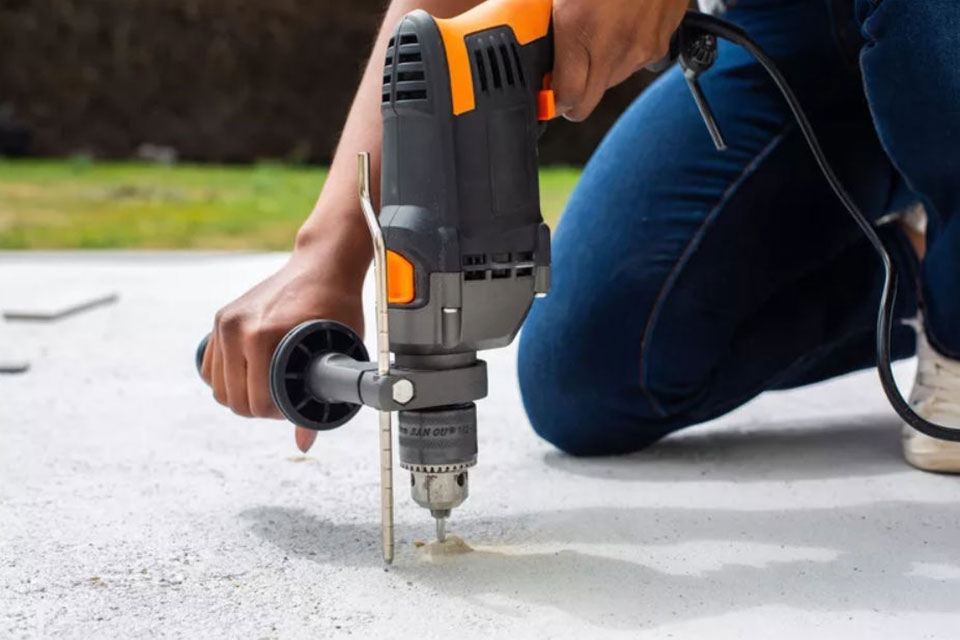 Bỏ túi ngay cách sử dụng máy khoan bê tông an toàn và chuẩn kỹ thuật như thợ chuyên