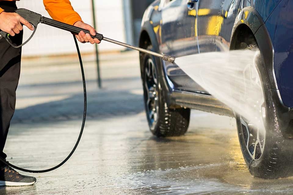 Cách sử dụng máy rửa xe đúng kỹ thuật giúp làm sạch nhanh mà không hại sơn xe
