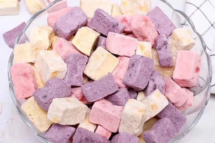 Sữa chua khô là gì? Công dụng đối với cơ thể và có nên cho bé ăn?