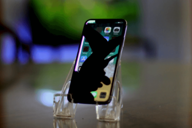 Sửa màn hình iPhone bị lem mực bao nhiêu tiền hình 4