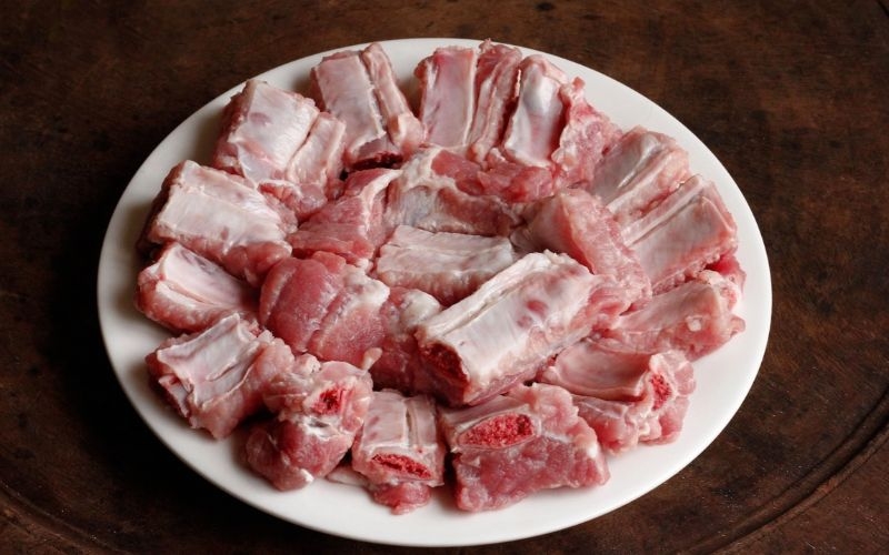 Sơ chế sườn làm sườn chiên sả ớt