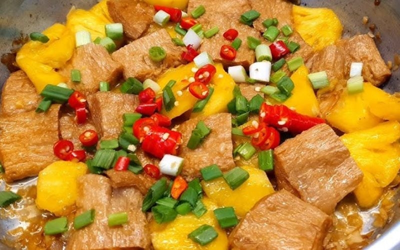 Kho sườn non chay với thơm