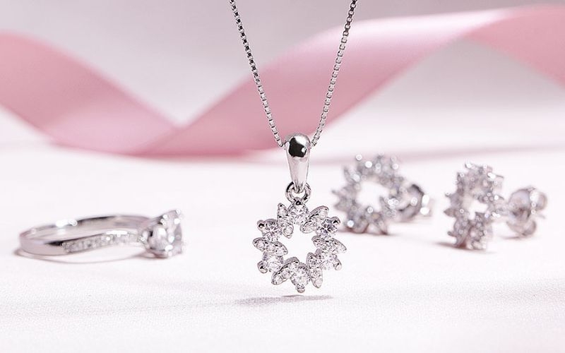 Tặng quà cho người yêu ở xa - Trang sức