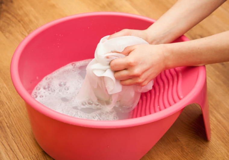 tẩy mốc quần áo ảnh 4