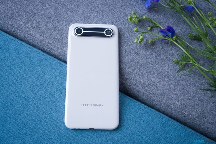 Tecno Pova Slim 5G: Smartphone mỏng nhất thế giới với màn hình cong ra mắt vào ngày 4 tháng 9
