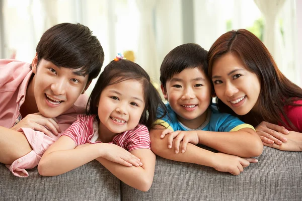 Mối quan hệ giữa an cư lạc nghiệp và thành gia lập thất