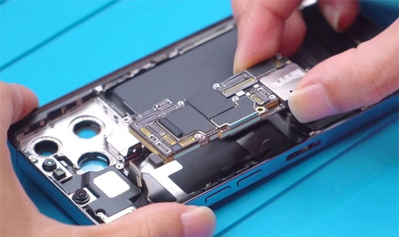 Thay main điện thoại iPhone bao nhiêu tiền hình 1