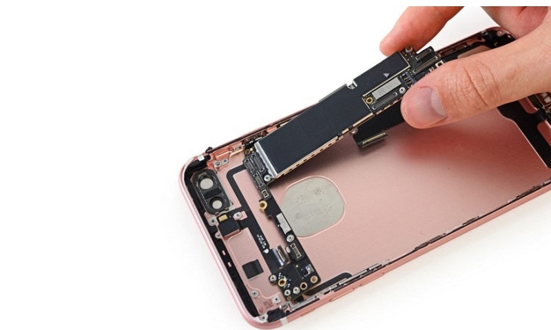 Thay main điện thoại iPhone bao nhiêu tiền hình 3