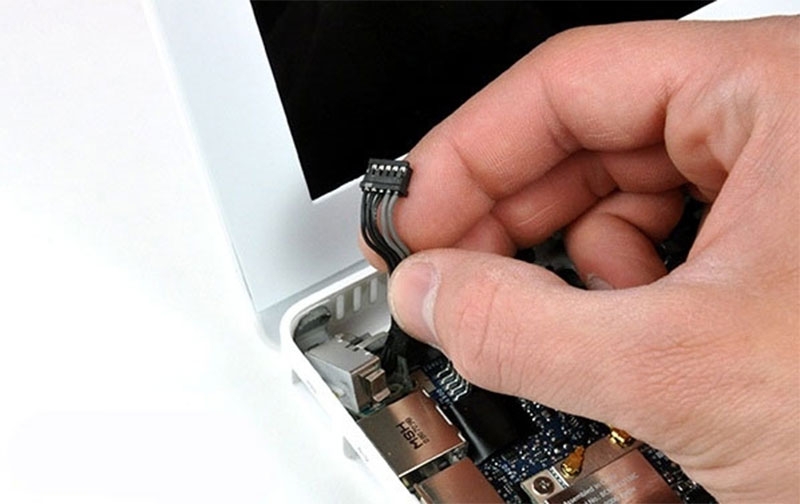 Chi phí thay nút nguồn laptop hiện nay