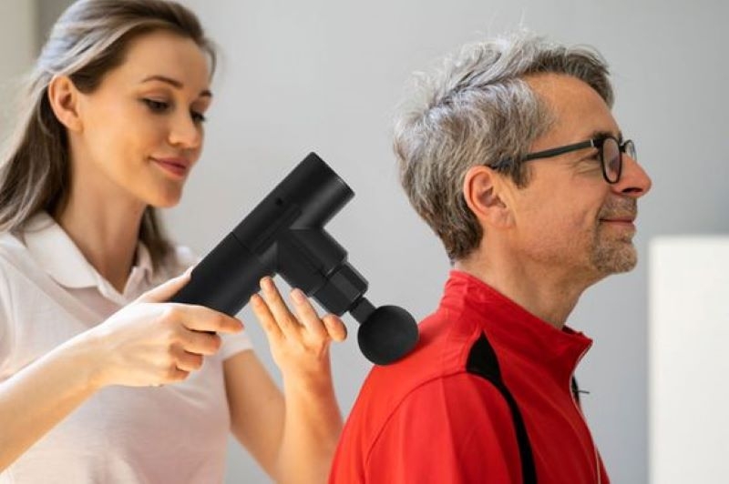 cách thay pin máy massage cầm tay (ảnh 2)