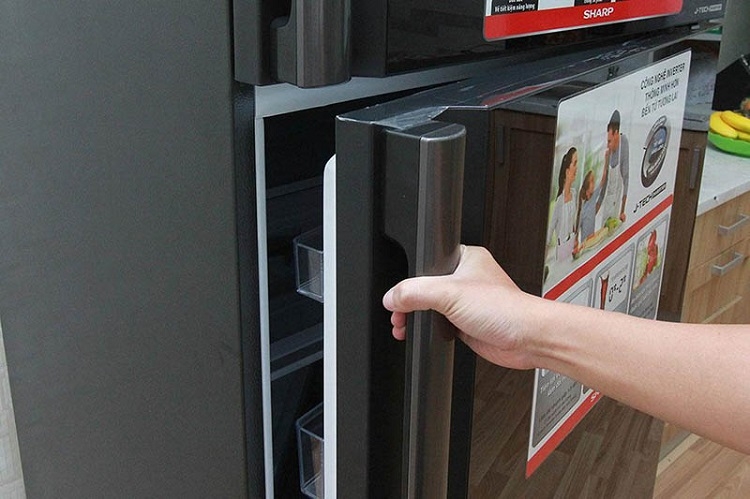 Thay ron tủ lạnh Sharp (Hình 1)