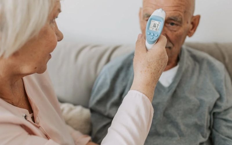 Thiết bị chăm sóc sức khỏe cho người già - Nhiệt kế điện tử