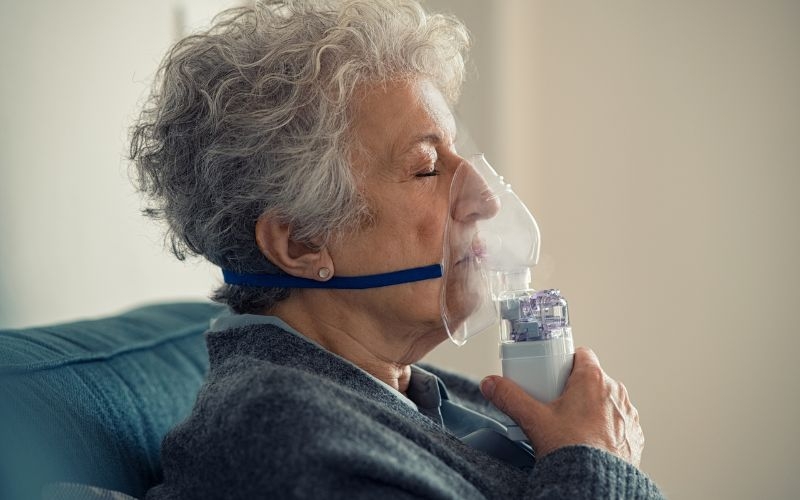 Thiết bị chăm sóc sức khỏe cho người già - Máy xông khí dung