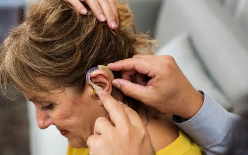 Thiết bị chăm sóc sức khỏe cho người già - Máy trợ thính
