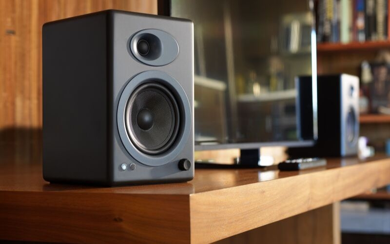 Thiết bị điện dễ hỏng mùa nồm - Loa và amply