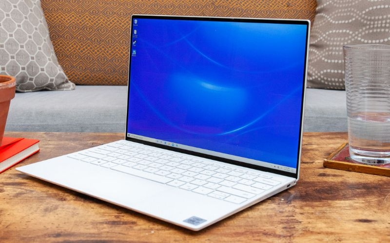 Thiết bị điện dễ hỏng mùa nồm - Laptop