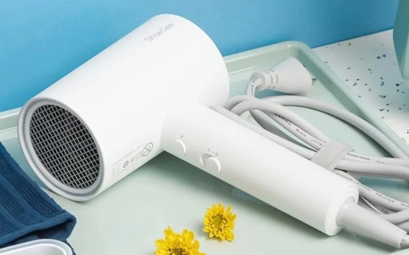 Thiết bị điện dễ hỏng mùa nồm - Máy sấy tóc