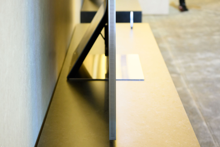 Thiết kế Monolith Design trên tivi 1