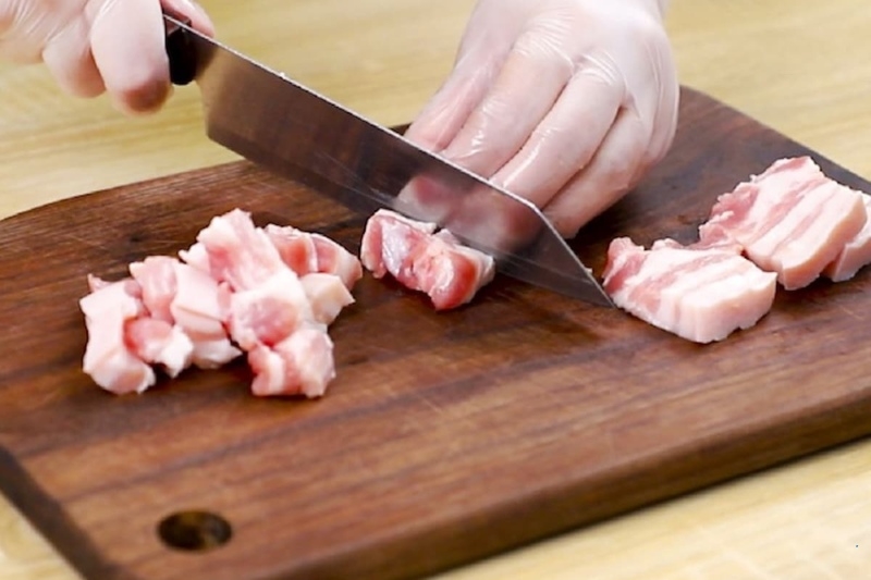 Bước 1: Sơ chế thịt ba chỉ