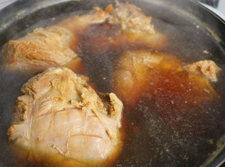 thịt bắp bò hấp xì dầu bằng nồi áp suất 4
