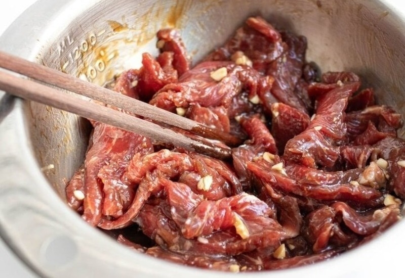 Thịt bò hầm bí đỏ hạt sen 3