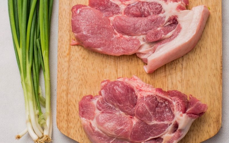 Cách chọn nguyên liệu làm thịt heo nướng mắc mật
