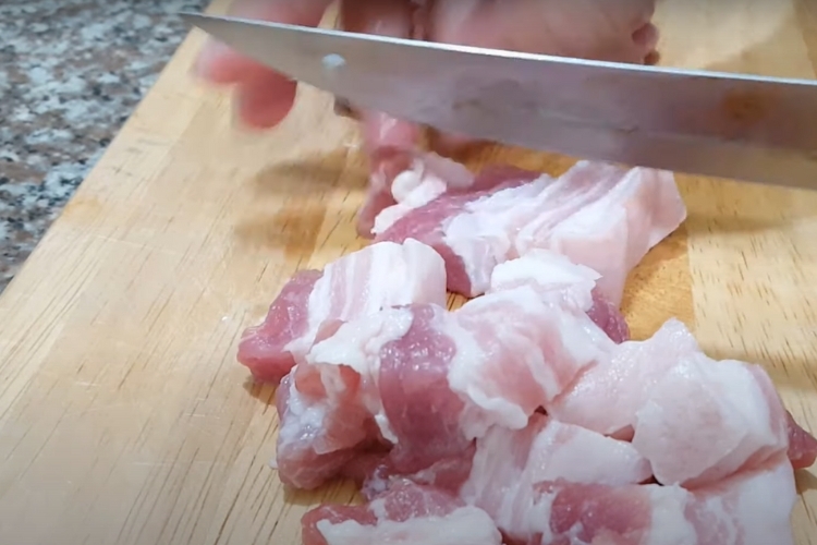 Bước 1: Sơ chế thịt heo
