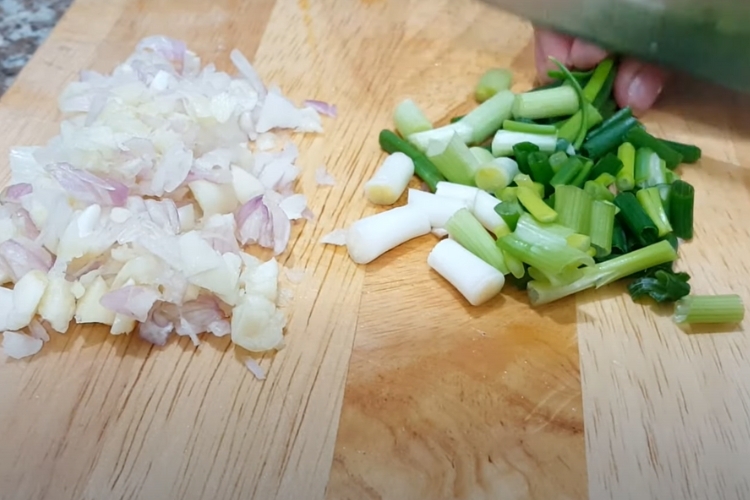Bước 3: Sơ chế các nguyên liệu còn lại