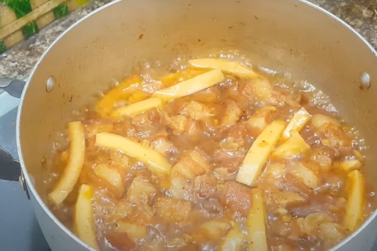 Bước 5: Kho thịt