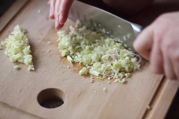 Thịt kho ruốc sả đậm đà - hình 3