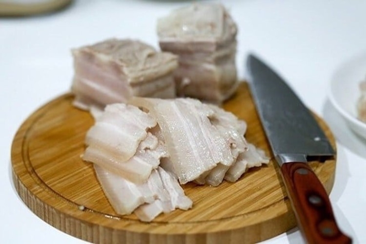 Thịt luộc để tủ lạnh được bao lâu? Cách bảo quản thịt chín đúng chuẩn để không mất vị và an toàn cho sức khỏe