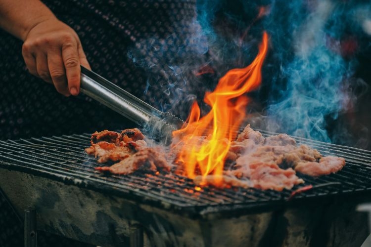 Thịt nướng bao nhiêu calo​? Một số mẹo khi ăn thịt nướng để không ảnh hưởng đến cân nặng