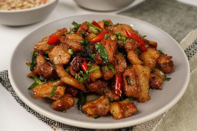 Hao cơm cùng món thịt rang chua ngọt cháy cạnh hấp dẫn, mềm ngon và chuẩn vị - hình 05