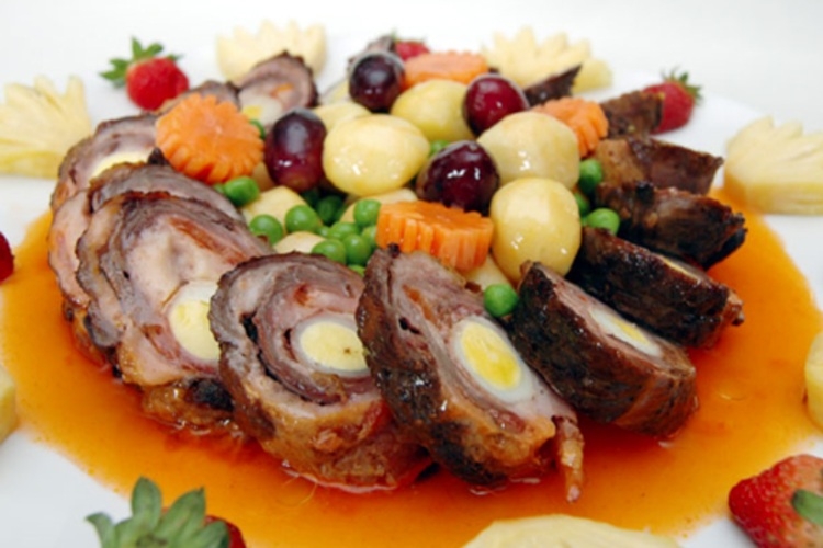 thịt thăn cuộn trái cây 1