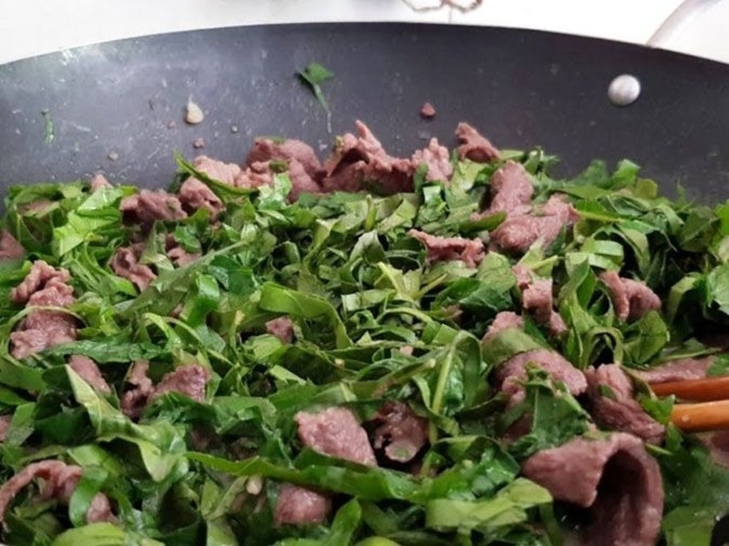 Thịt trâu xào lá cách nước cốt dừa 6